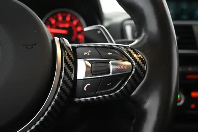 Punainen Coupe, BMW M240i – ZNT-206