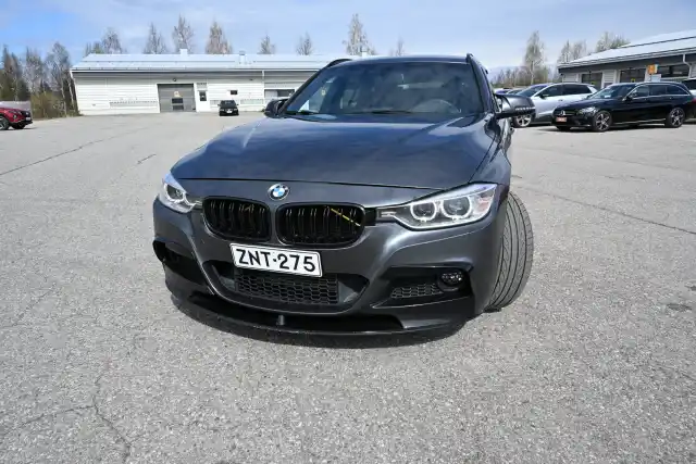 Harmaa Farmari, BMW 330 – ZNT-275