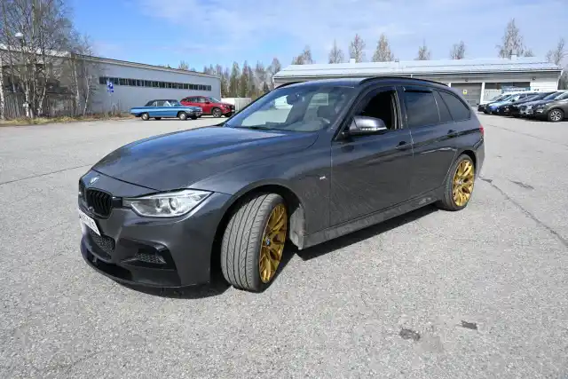 Harmaa Farmari, BMW 330 – ZNT-275
