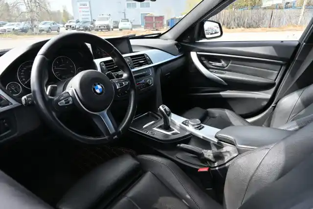 Harmaa Farmari, BMW 330 – ZNT-275