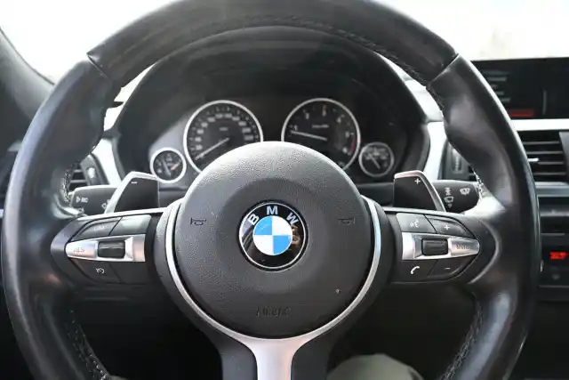 Harmaa Farmari, BMW 330 – ZNT-275