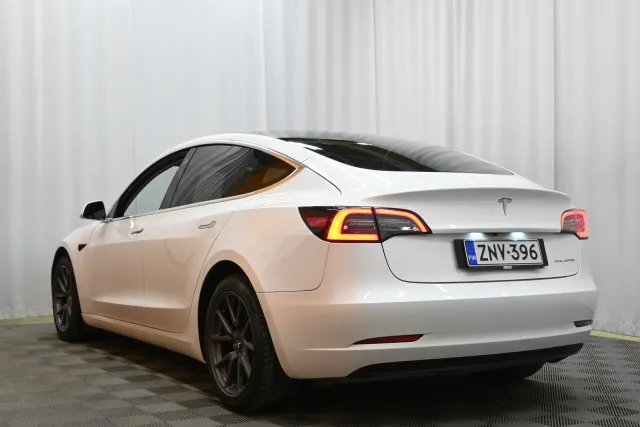 Valkoinen Sedan, Tesla Model 3 – ZNV-396