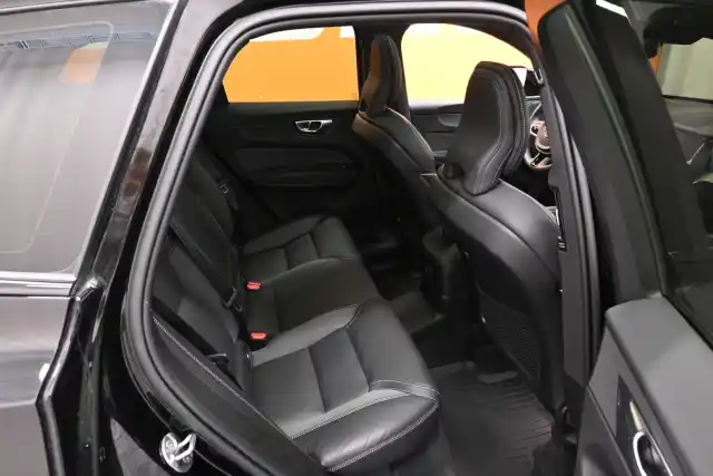 Musta Maastoauto, Volvo XC60 – ZNX-306