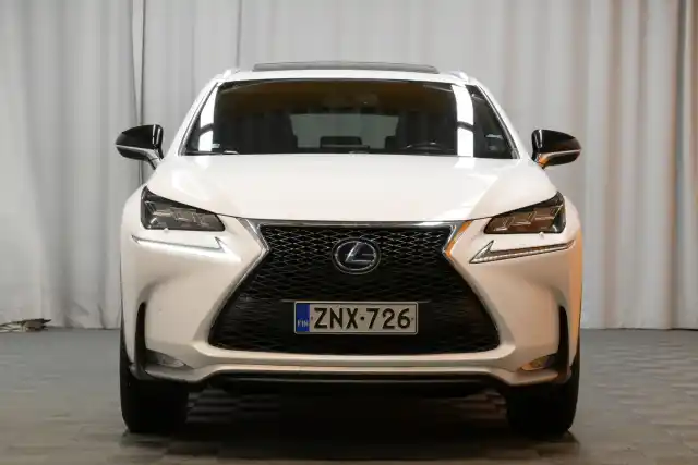 Valkoinen Maastoauto, Lexus NX – ZNX-726