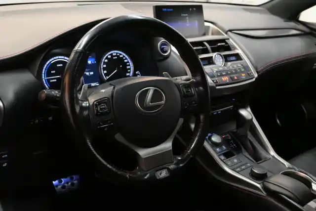 Valkoinen Maastoauto, Lexus NX – ZNX-726