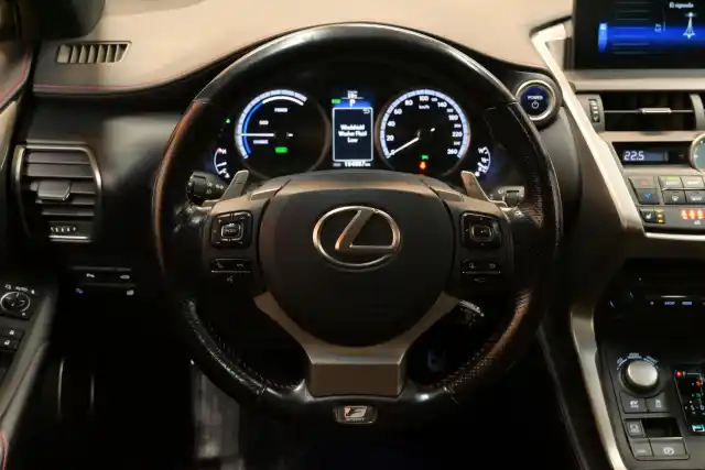 Valkoinen Maastoauto, Lexus NX – ZNX-726