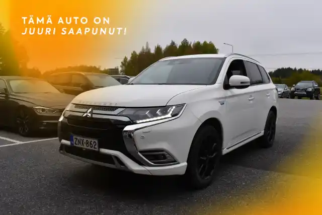 Valkoinen Maastoauto, Mitsubishi Outlander PHEV – ZNX-862