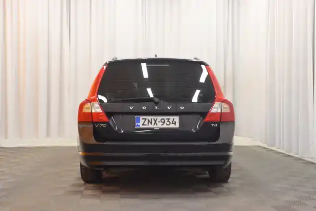 Musta Farmari, Volvo V70 – ZNX-934