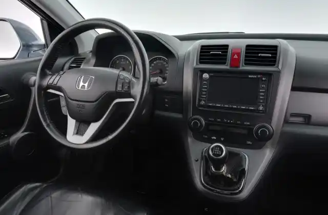 Sininen Maastoauto, Honda CR-V – ZOA-797