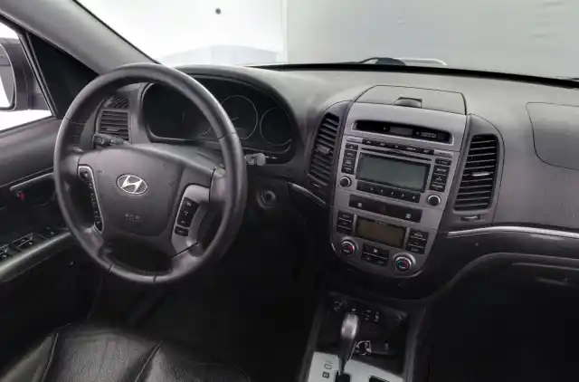 Harmaa Farmari, Hyundai Santa Fe – ZOB-537