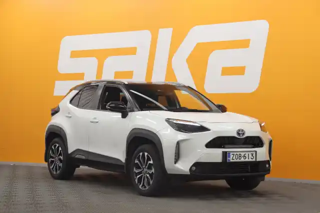 Valkoinen Maastoauto, Toyota Yaris Cross – ZOB-613