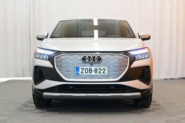 Harmaa Maastoauto, Audi Q4 e-tron – ZOB-822