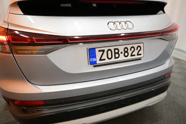 Harmaa Maastoauto, Audi Q4 e-tron – ZOB-822