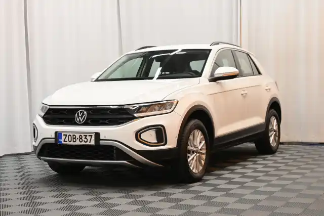 Valkoinen Maastoauto, Volkswagen T-Roc – ZOB-837