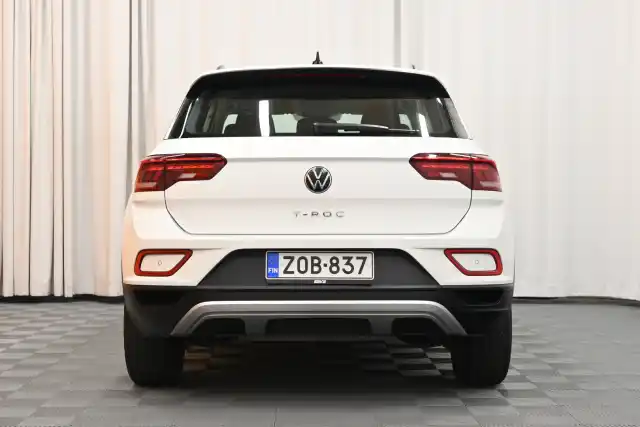 Valkoinen Maastoauto, Volkswagen T-Roc – ZOB-837