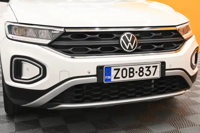 Valkoinen Maastoauto, Volkswagen T-Roc – ZOB-837