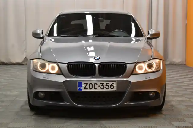 Harmaa Farmari, BMW 335 – ZOC-356