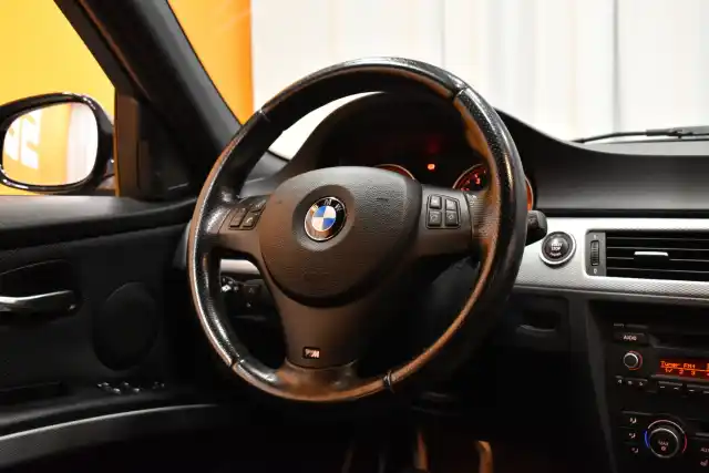 Harmaa Farmari, BMW 335 – ZOC-356