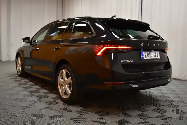 Musta Farmari, Skoda Octavia – ZOE-477