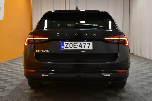 Musta Farmari, Skoda Octavia – ZOE-477