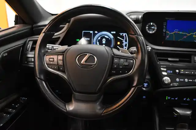 Hopea Sedan, Lexus ES300 – ZOE-631