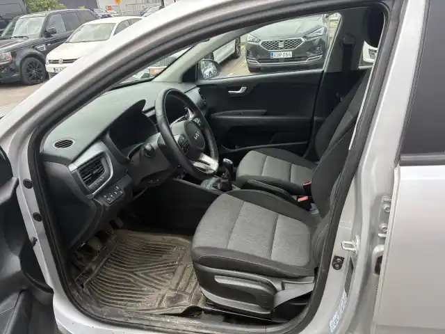 Hopea Farmari, Kia Stonic – ZOE-761