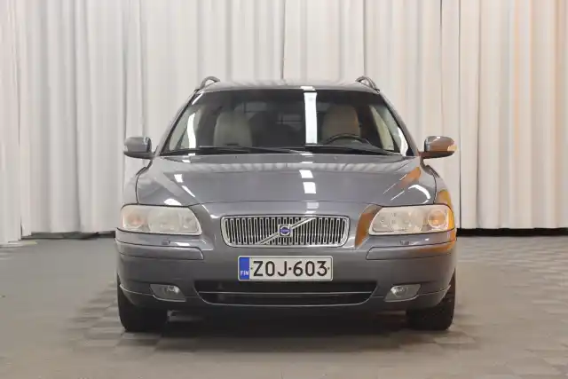 Harmaa Farmari, Volvo V70 – ZOJ-603