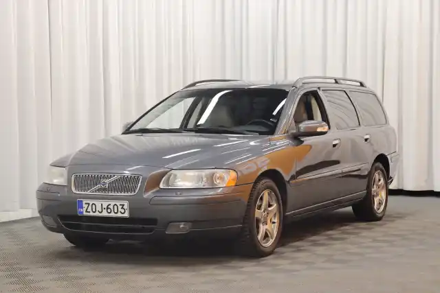 Harmaa Farmari, Volvo V70 – ZOJ-603