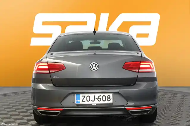 Harmaa Sedan, Volkswagen Passat – ZOJ-608