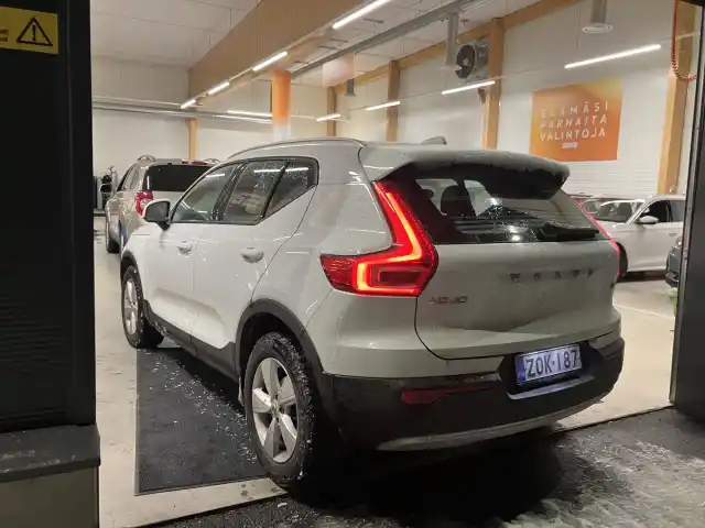 Valkoinen Maastoauto, Volvo XC40 – ZOK-187