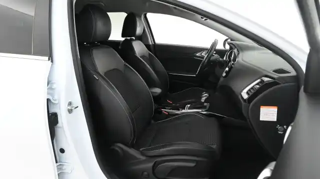Valkoinen Farmari, Kia Ceed – ZOK-892