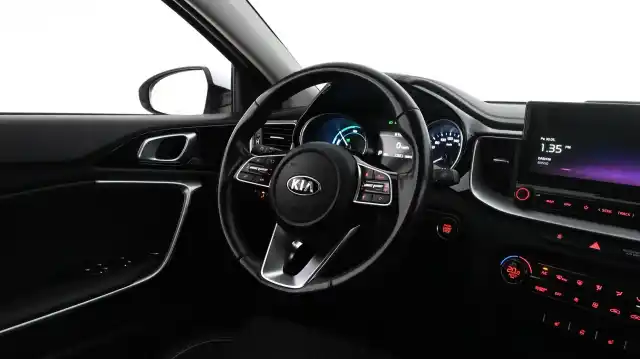Valkoinen Farmari, Kia Ceed – ZOK-892