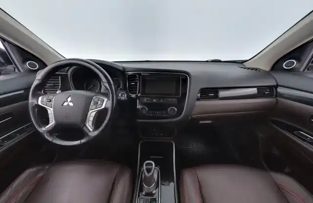 Musta Farmari, Mitsubishi Outlander PHEV – ZOL-491