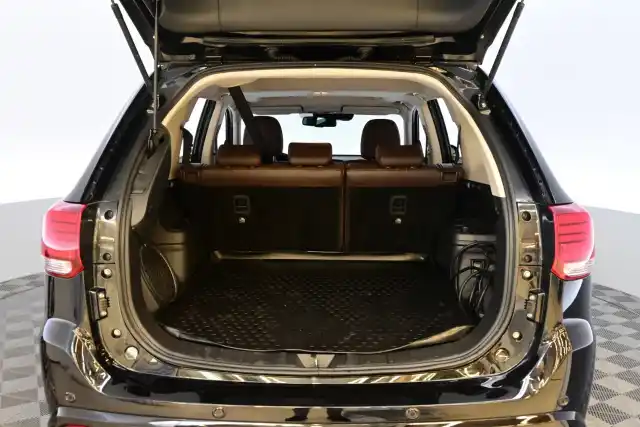 Musta Farmari, Mitsubishi Outlander PHEV – ZOL-491