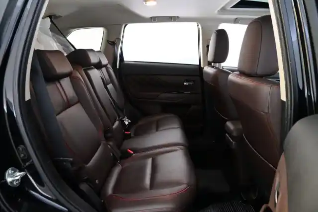 Musta Farmari, Mitsubishi Outlander PHEV – ZOL-491