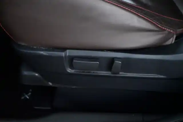 Musta Farmari, Mitsubishi Outlander PHEV – ZOL-491