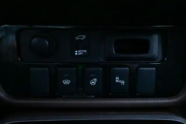 Musta Farmari, Mitsubishi Outlander PHEV – ZOL-491