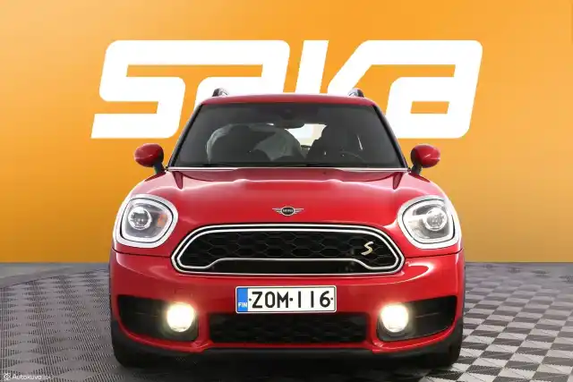 Punainen Maastoauto, Mini Countryman – ZOM-116