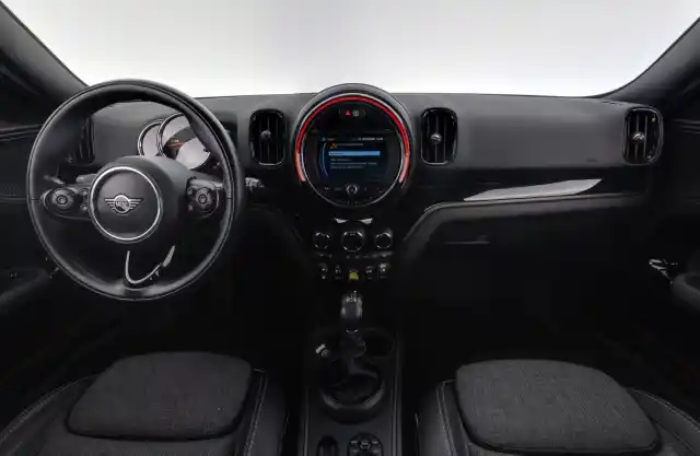 Punainen Maastoauto, Mini Countryman – ZOM-116