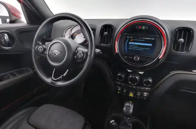 Punainen Maastoauto, Mini Countryman – ZOM-116