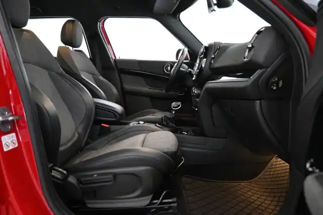 Punainen Maastoauto, Mini Countryman – ZOM-116
