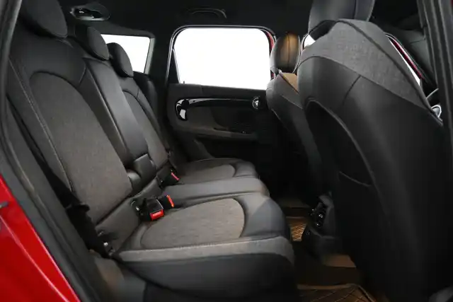 Punainen Maastoauto, Mini Countryman – ZOM-116