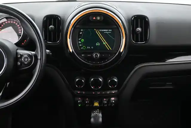 Punainen Maastoauto, Mini Countryman – ZOM-116