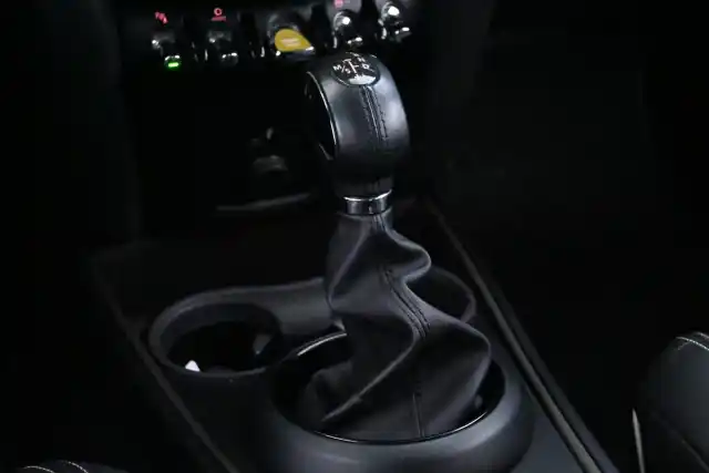 Punainen Maastoauto, Mini Countryman – ZOM-116