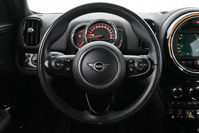 Punainen Maastoauto, Mini Countryman – ZOM-116