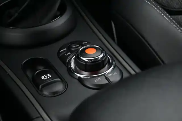 Punainen Maastoauto, Mini Countryman – ZOM-116