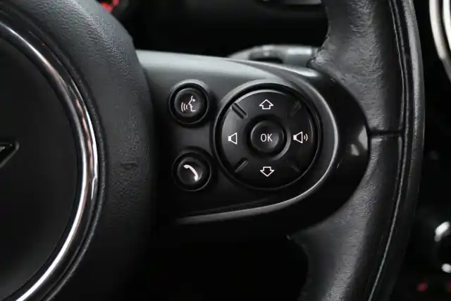 Punainen Maastoauto, Mini Countryman – ZOM-116