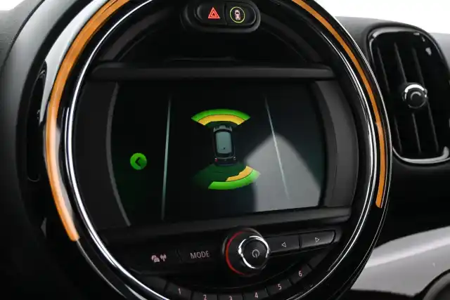 Punainen Maastoauto, Mini Countryman – ZOM-116