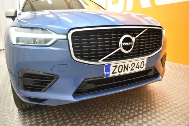Sininen Maastoauto, Volvo XC60 – ZON-240