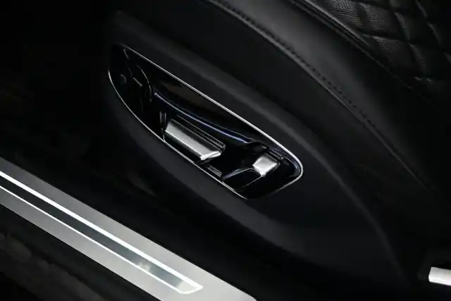 Musta Sedan, Audi A8 – ZOO-219